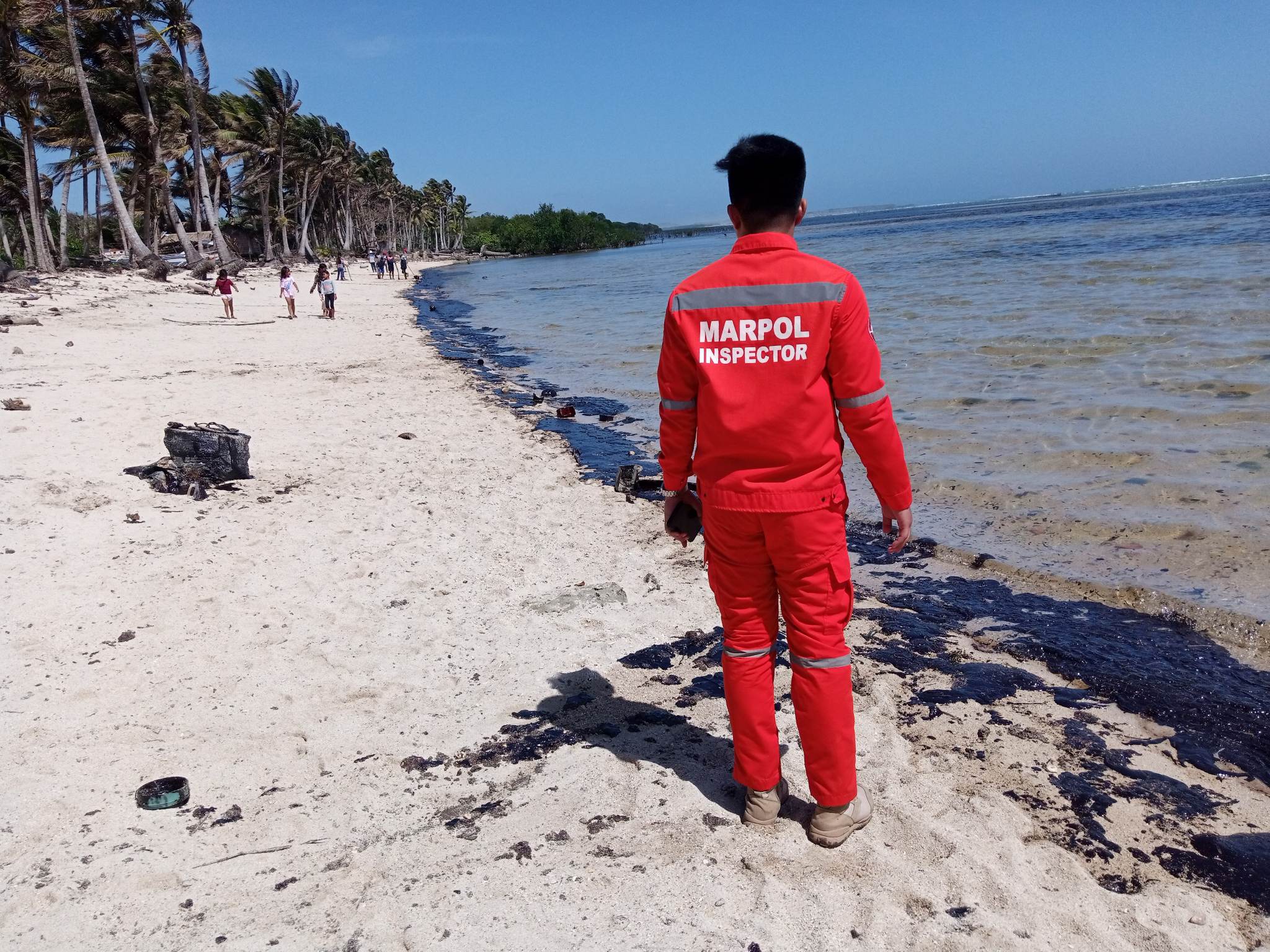 Mindoro oil spill reaches Antique, has ‘very slim chance’ of affecting